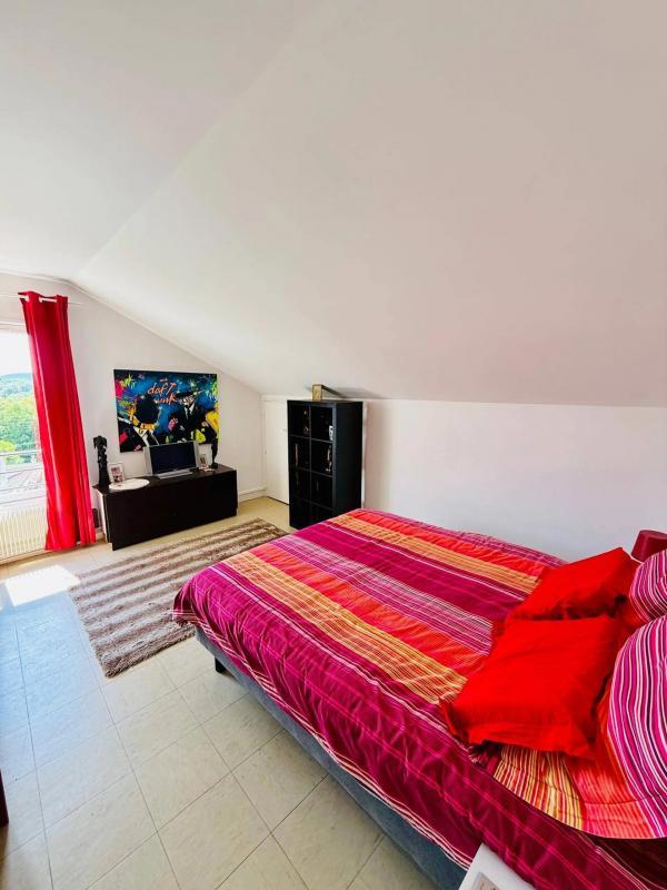 Propriété - 202 m² - 6 pièces