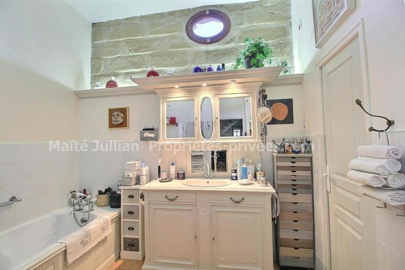 Demeure - 230 m² - 8 pièces