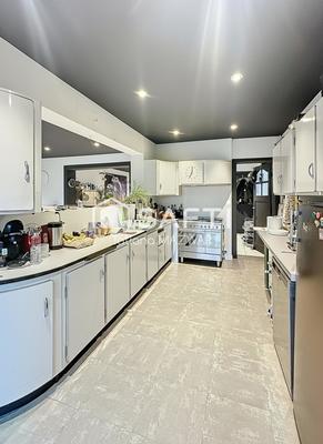 Maison - 170 m² - 8 pièces