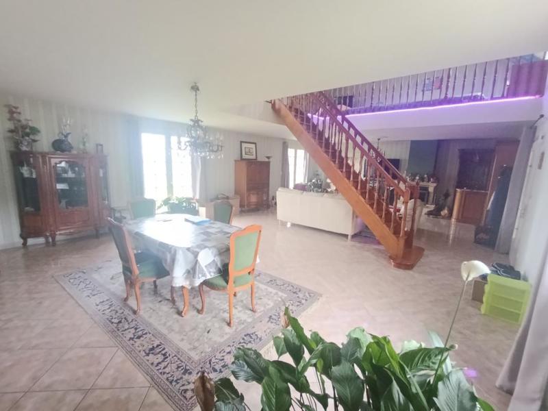 Propriété - 200 m² - 8 pièces