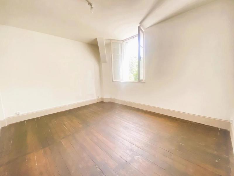 Maison - 215 m² - 11 pièces