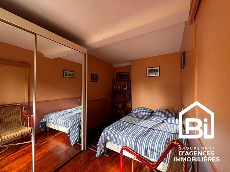 Maison - 220 m² - 9 pièces