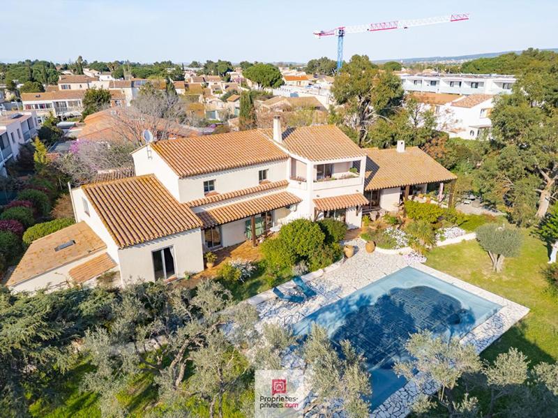 Maison - 270 m² - 6 pièces