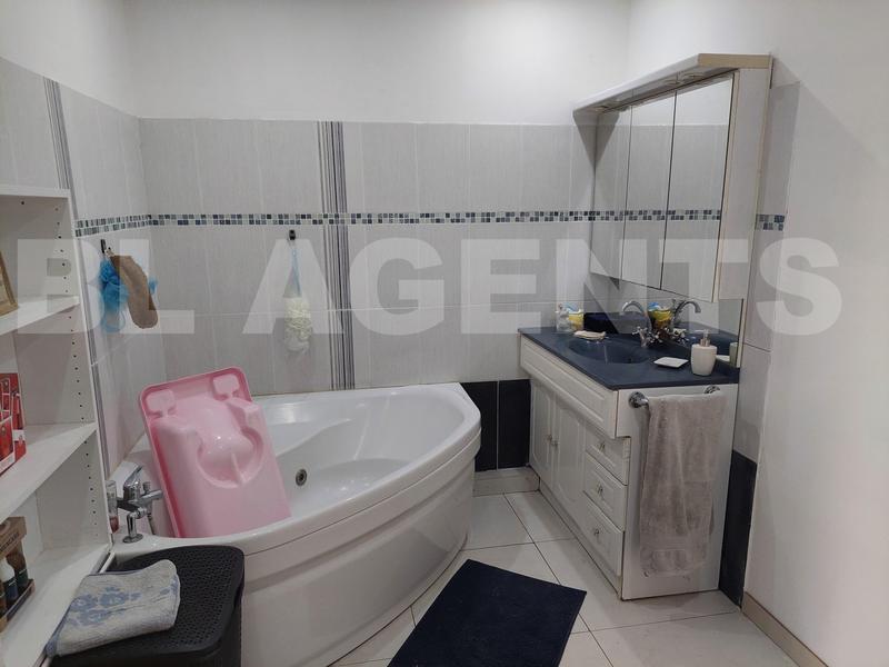 Maison - 223 m² - 7 pièces