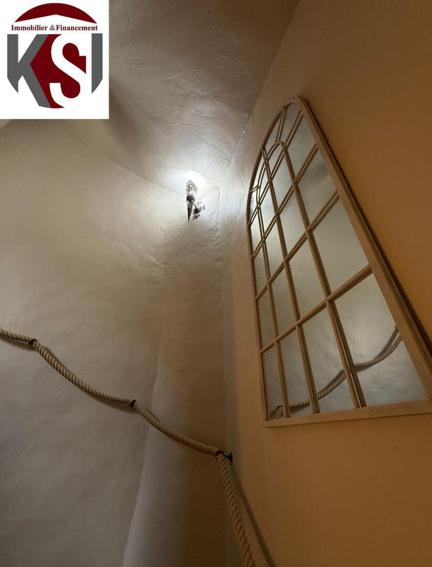 Maison - 214 m² - 6 pièces