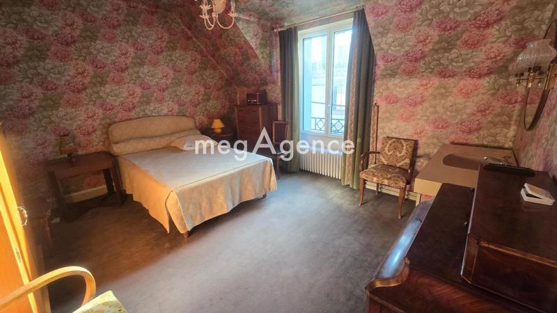 Maison - 210 m² - 8 pièces