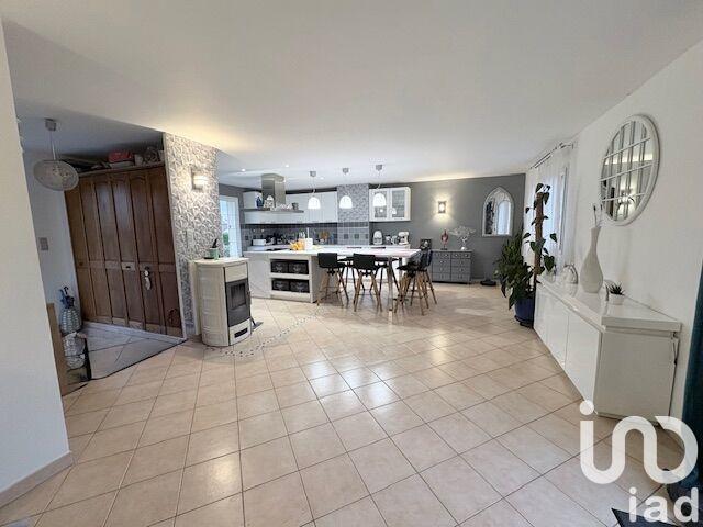 Maison - 210 m² - 9 pièces