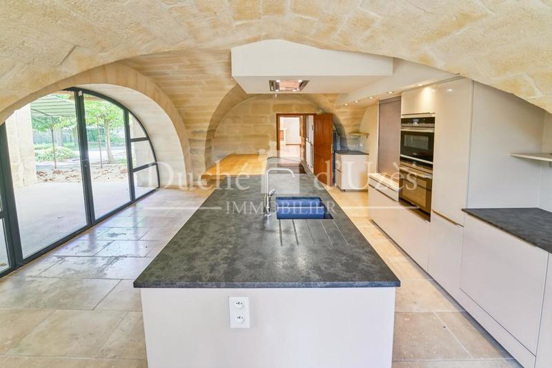 Propriété - 307 m² - 7 pièces