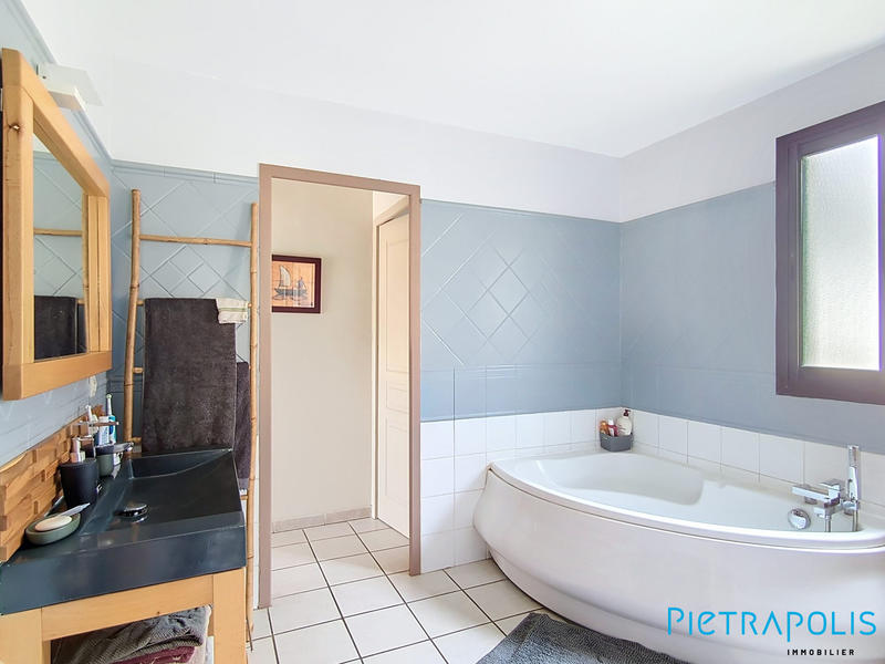 Maison - 136 m² - 4 pièces