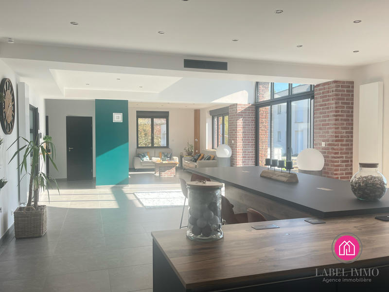 Maison - 230 m² - 6 pièces