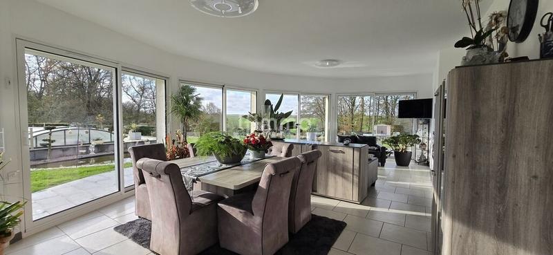 Maison - 232 m² - 6 pièces