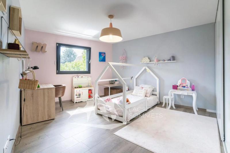 Villa - 243 m² - 9 pièces