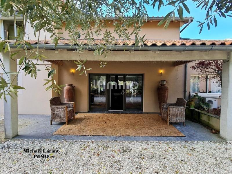 Maison - 484 m² - 7 pièces