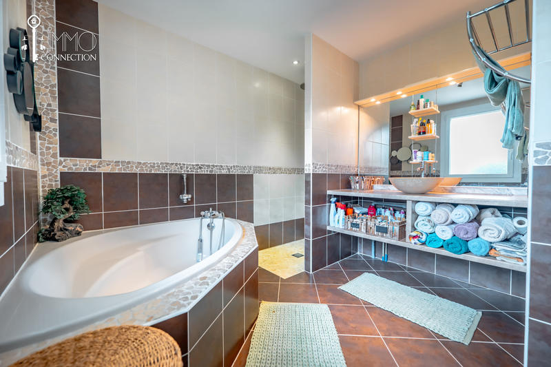 Villa - 167 m² - 6 pièces