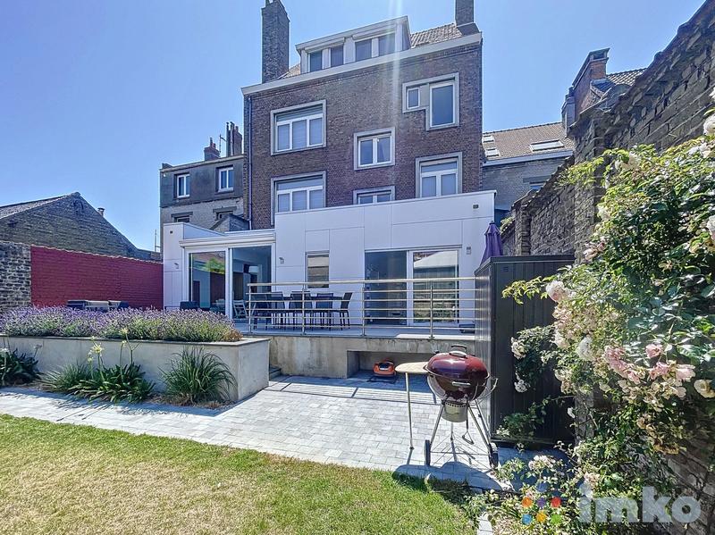 Maison - 410 m² - 9 pièces