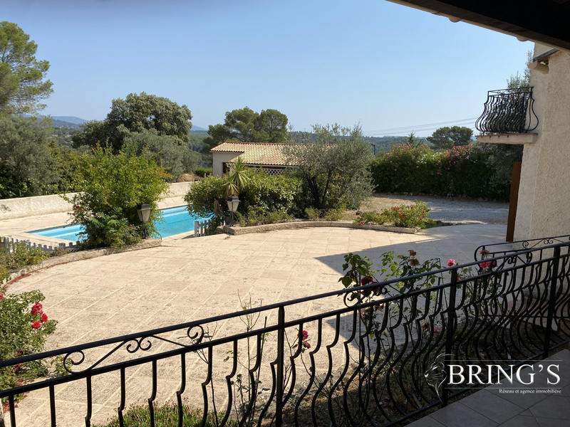 Villa - 181 m² - 9 pièces
