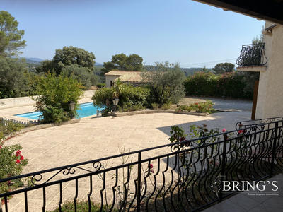 Villa - 181 m² - 9 pièces