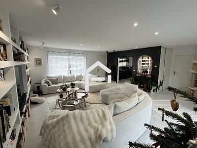 Maison - 200 m² - 8 pièces