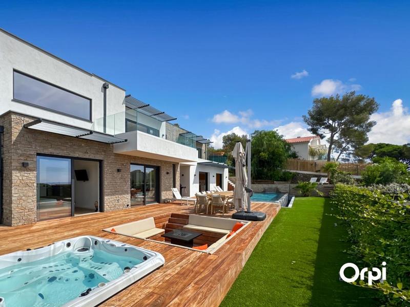 Villa - 242 m² - 5 pièces