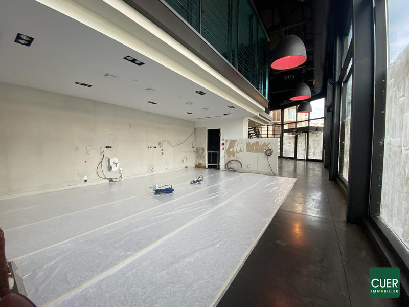 Local commercial - 263 m² - 5 pièces