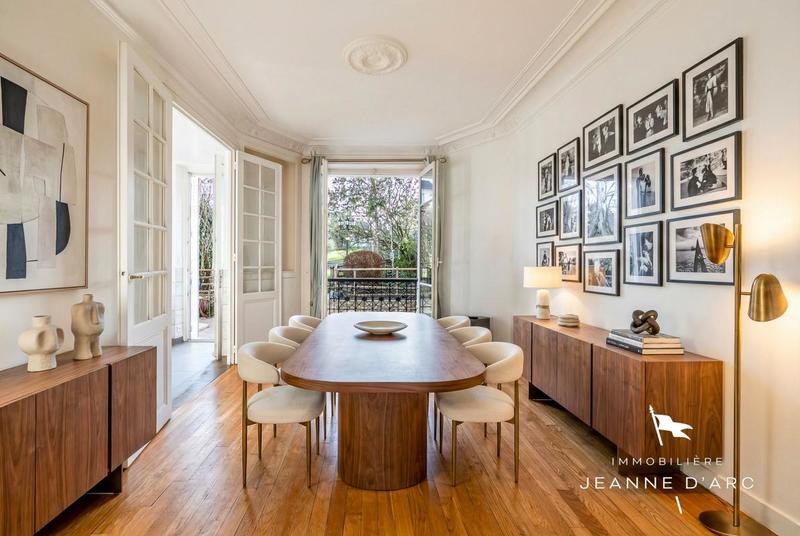 Maison - 238 m² - 8 pièces