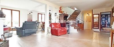 Maison - 180 m² - 8 pièces