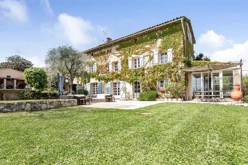 Maison - 213 m² - 7 pièces