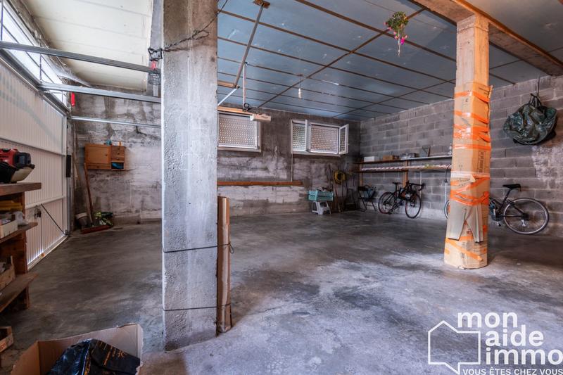 Maison traditionnelle - 210 m² - 7 pièces