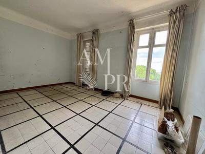 Appartement - 174 m² - 6 pièces