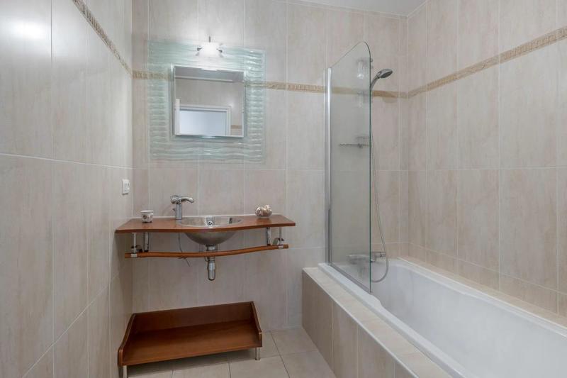 Villa - 233 m² - 12 pièces