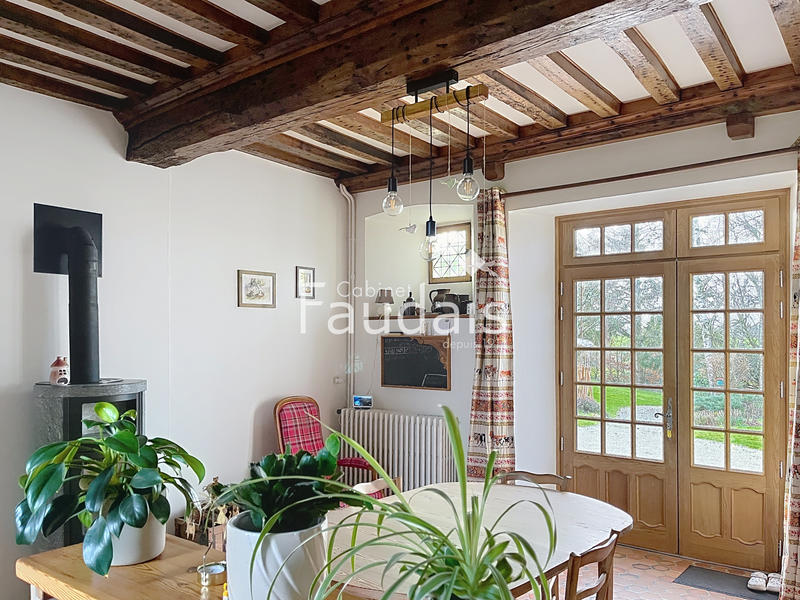 Maison - 280 m² - 10 pièces