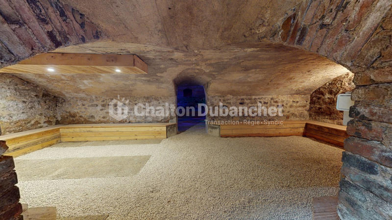 Maison - 228 m² - 6 pièces