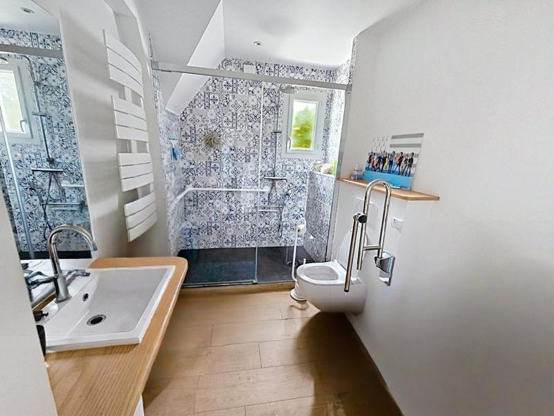 Villa - 199 m² - 9 pièces