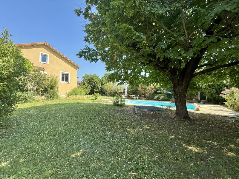 Maison - 245 m² - 8 pièces