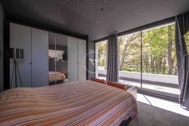 Maison - 234 m² - 7 pièces