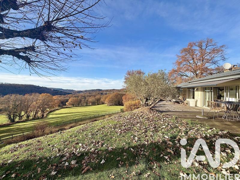 Maison - 260 m² - 9 pièces