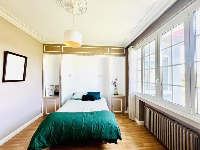 Maison - 210 m² - 8 pièces