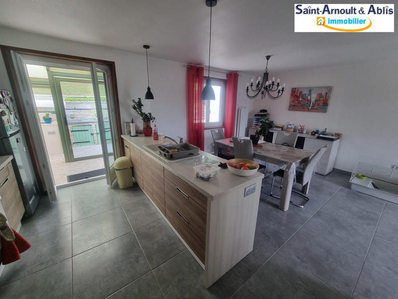 Maison - 94 m² - 5 pièces