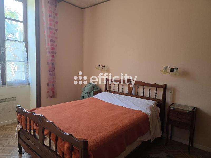 Maison - 300 m² - 4 pièces