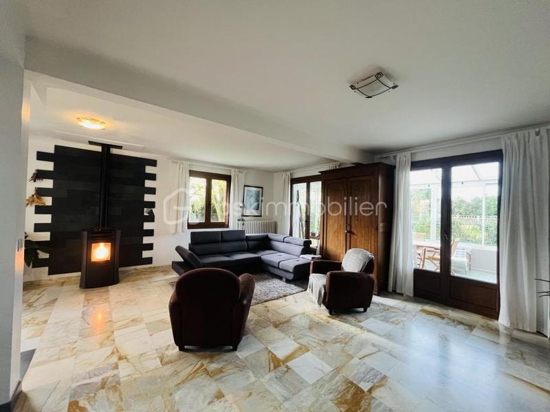 Maison - 222 m² - 8 pièces