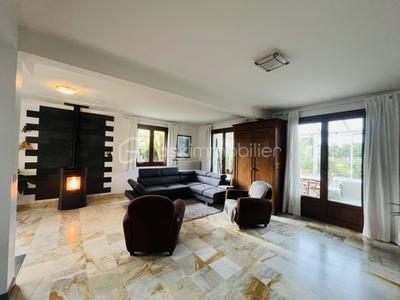 Maison - 222 m² - 8 pièces