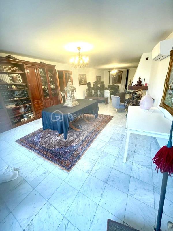 Pavillon - 245 m² - 13 pièces