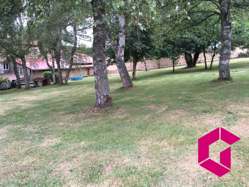 Maison - 300 m² - 16 pièces