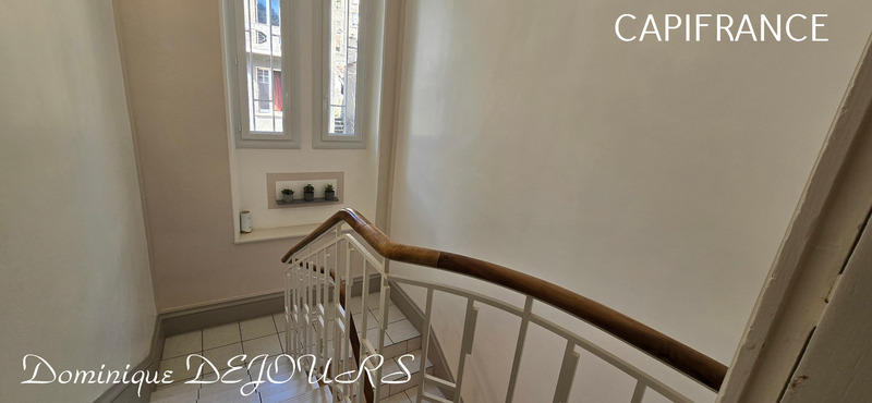 Maison - 230 m² - 9 pièces