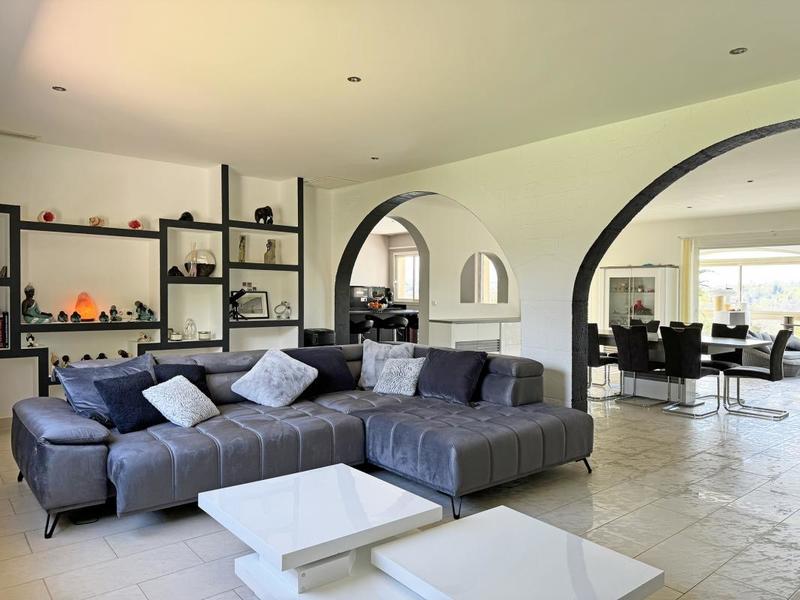 Villa - 280 m² - 8 pièces