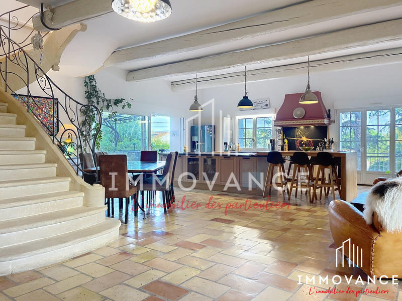 Maison - 275 m² - 7 pièces