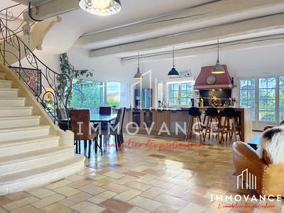 Maison - 275 m² - 7 pièces