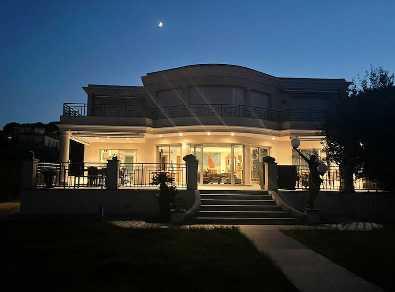 Maison - 350 m² - 7 pièces