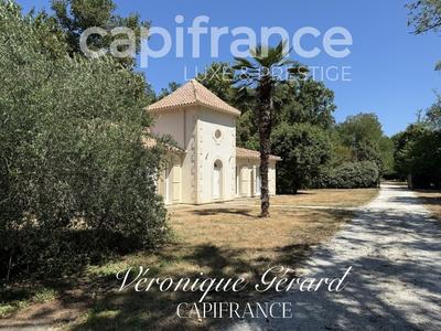 Propriété - 351 m² - 12 pièces