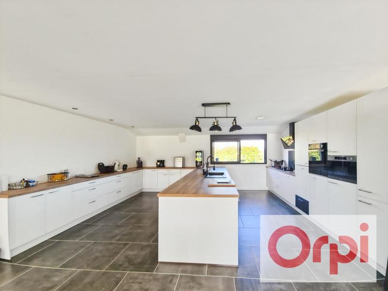 Maison - 409 m² - 6 pièces